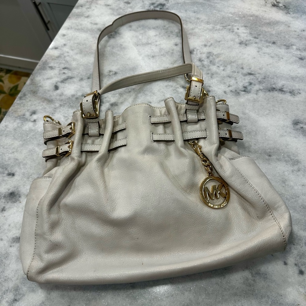 Michael Kors Cream and Gold Shoulder Bag with Elegant Design